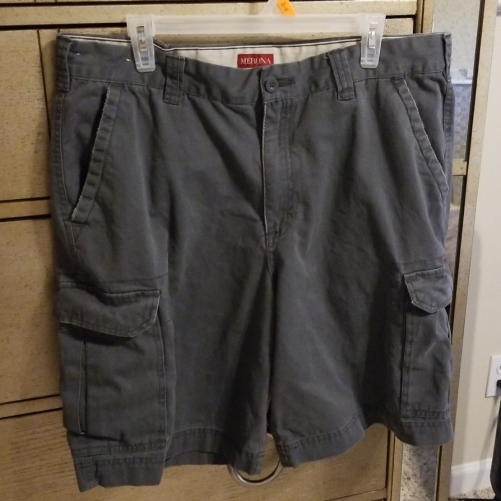 Like new! Merona gray cargo shorts/sz 40 waist